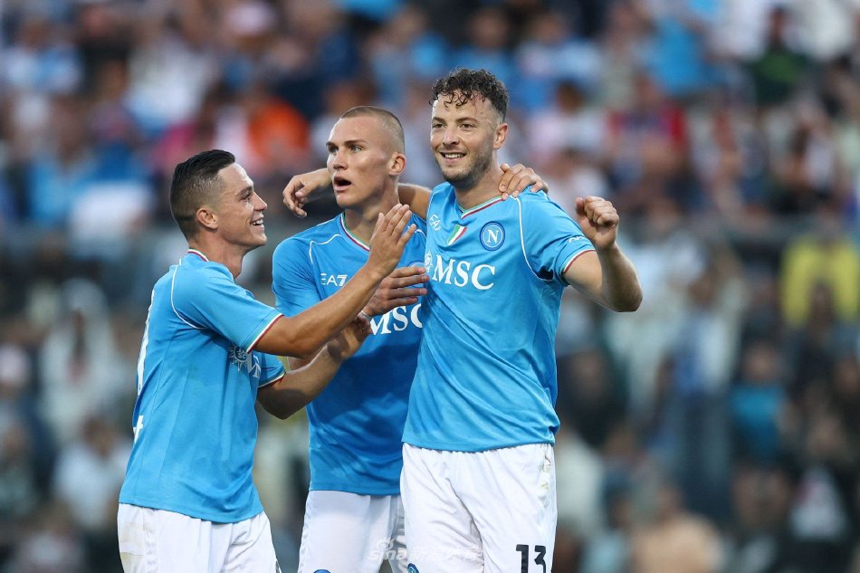 比拼中占据 比拼中占据